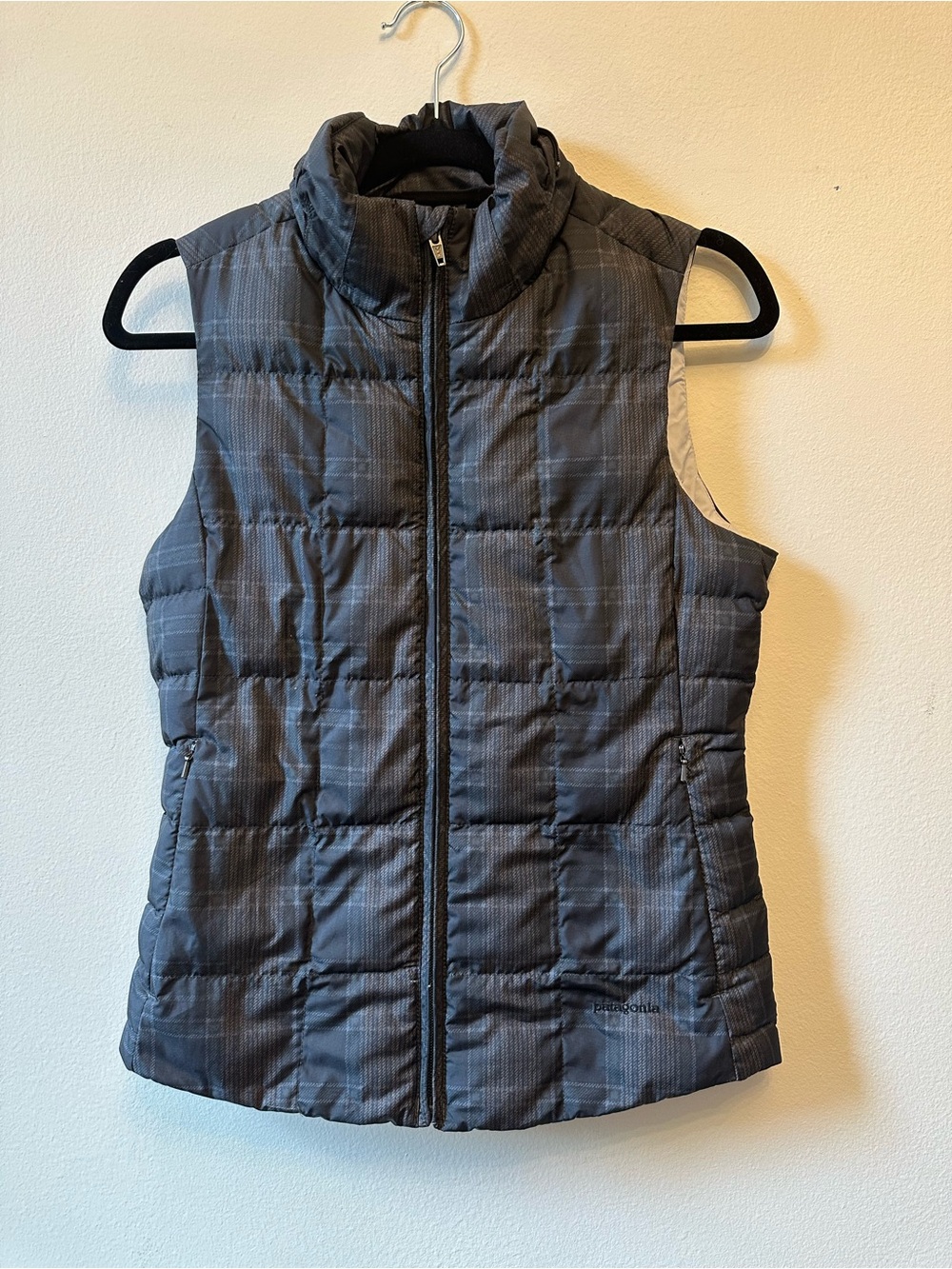 Patagonia Quilted Sleeveless Vest in Charcoal Gray Plaid